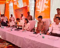 ग्राम चौपाल में मंडलायुक्त ने सुनी ग्रामीणों की समस्याएं, पात्रों को योजनाओं से लाभान्वित करने के दिए निर्देश
