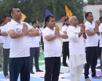स्वस्थ, संतुलित एवं सकारात्मक जीवन जीने का साधन है योग: डीएम 