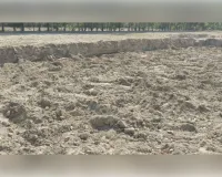 रात दिन खनन में लगे हैं दर्जनों ट्रैक्टर-ट्राली