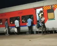 गोंडा जंक्शन बना अवैध वेंडरों का अड्डा, नियम-कानून ताक पर, यात्री परेशान