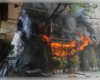 दिल्ली अग्निकांड: नियमों की अनदेखी, 6 कमरों की मंजूरी पर बना डाले 25