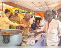 ज्येष्ठ मंगल पर पार्षद राघव राम ने कराया भव्य भंडारा, श्रद्धालुओं को बांटा प्रसाद
