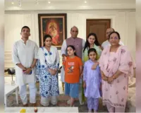 राजनाथ ने अपर्णा को बंधाया ढांढस, बेटी को दुलारा, प्रतीक यादव के निधन पर जताया शोक