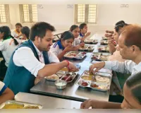 डीएम ने अटल आवासीय विद्यालय गुरमुरा का किया औचक निरीक्षण