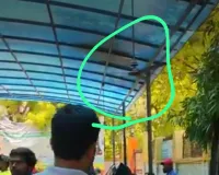 भीषण गर्मी से महिला चिकित्सालय में मरीजों का हाल बेहाल 