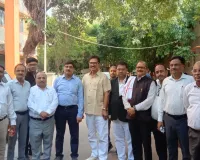 बलरामपुर अस्पताल : सीएम के जन्मदिन पर पौधारोपण, बांटे फल 