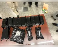ट्रॉली बैग में 13 पैकेट बनाकर लाया 10 करोड़ का गांजा,एयरपोर्ट पर गिरफ्तार  
