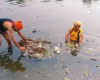 गोमती की सफाई के लिए जुटी आंदोलन सेना, नदी से निकाला 15 कुंतल कचरा
