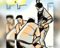 मोबाइल शॉप में तोड़फोड़ के बाद लूटपाट, मालिक और कर्मचारी चोटिल