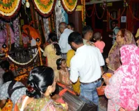 ज्येष्ठ माह के अंतिम बड़े मंगल पर हनुमान मंदिरों में श्रद्धालुओं की उमड़ी भीड़ 