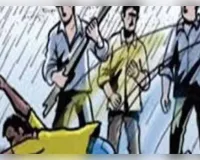 सरेआम दबंगों की दादागीरी, केजीएमयू के बाहर युवकों की बेल्ट से पिटाई
