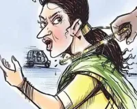 लखनऊ में दिनदहाड़े टप्पेबाजी, महिला समीक्षा अधिकारी की सोने की चेन उड़ाई