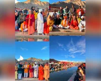सिंधु नदी तट पर स्वामी चिदानन्द की उपस्थिति में हुआ दिव्य जलाभिषेक व आरती