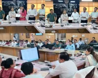 आयुष्मान कार्ड निर्माण में तेजी लाने के निर्देश, डीएम ने जताई नाराजगी