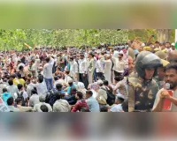 कॉकरोच अभी जिंदा हैं! लखनऊ में गरजे कॉकरोच जनता पार्टी के अभिजीत दीपके