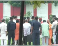 सीएम योगी दो दिवसीय दौरे पर वाराणसी पहुंचे,पुलिस लाइन में स्वागत