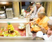 मुख्यमंत्री योगी ने बाबा विश्वनाथ के दरबार में लगाई हाजिरी, ज्योर्तिलिंग की विधिवत आराधना की