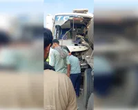 रोहतास में कंटेनर से टकराई पर्यटकों से भरी बस , तमिलनाडु के 10 यात्री गंभीर घायल