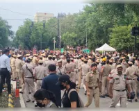 जंतर-मंतर: पुलिस ने सब तोड़ दिया फिर भी हौसला, छात्रों का विरोध प्रदर्शन जारी