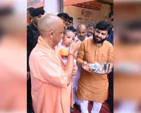 मुख्यमंत्री याेगी ने पूर्व मंत्री मुन्ना सिंह चौहान की प्रतिमा का किया अनावरण