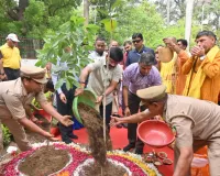 अधिक से अधिक पौधे लगाकर हरित और समृद्ध उत्तर प्रदेश के निर्माण में बनें सहभागी : मंत्री नंदी