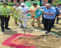 डीजीपी राजीव कृष्ण के नेतृत्व में यूपी पुलिस ने एक दिन में 10 लाख पौधारोपण कर रचा कीर्तिमान