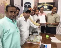 बीएसए से मिला शिक्षा मित्रों का प्रतिनिधिमण्डलःस्थानान्तरण समायोजन की मांग