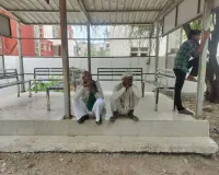  नींद में छत से उतरते समय पैर फिसला, नीचे गिरने से युवक की मौत