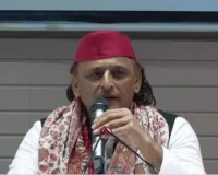 सांसदों को तोड़कर भाजपा अब संविधान बदलना चाहती है : अखिलेश यादव