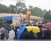 नीट पेपर लीक पर रायपुर में प्रदर्शन, केंद्रीय शिक्षा मंत्री के इस्तीफे की उठी मांग