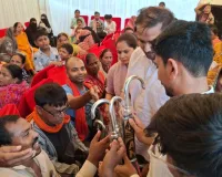 निःशुल्क चिकित्सा एवं जांच शिविर मे 230 लोगों को चश्मे व 300 लोगों को वितरित किए गए छाते
