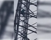 मनपसंद लड़के से शादी के लिए टेलीकॉम टावर पर चढ़ी युवती, दो घंटे तक चला हाई वोल्टेज ड्रामा