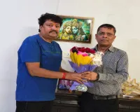 AIBE परीक्षा उत्तीर्ण कर अधिवक्ता बने सीए राजेश गर्ग का बचपन के मित्र गौरव बंसल ने किया सम्मान