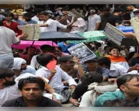 जंतर-मंतर पर हिंसा से हड़कंप, शिक्षा मंत्री के इस्तीफे की मांग पर बवाल, पथराव-लाठीचार्ज, कई पुलिसकर्मी घायल