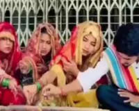 रील से शुरू हुई कहानी, मंदिर में लिए सात फेरे, अमरोहा में तीन बहनों ने एक ही युवक से  की , वीडियो से मचा बवाल