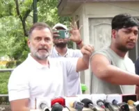 पुलिस कार्रवाई में घायल युवक को सामने लाए राहुल गांधी, बोले- सरकार अत्याचार की जिम्मेदारी ले