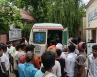 जाैनपुर: बेकाबू स्कूल वैन खाई में पलटी, शिक्षिका समेत 12 से अधिक बच्चे घायल