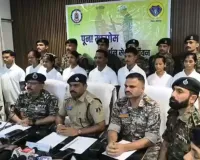 छत्तीसगढ़ के बीजापुर में 49 लाख के इनामी आठ नक्सलियों ने किया आत्मसमर्पण