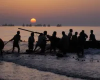 बंगाल के समुद्र में 16 मछुआरे लापता, शंकरपुर से निकला ट्रॉलर कई दिनों से नहीं लौटा