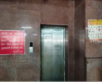 जिला अस्पताल में एक माह से बंद पड़ी लिफ्ट,दिव्यांग मरीजों को हो रही परेशानी