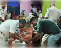 पुलिस-SSB की बड़ी कार्रवाई, घर से 2.42 किलो गांजा और 10.88 लाख रुपये बरामद