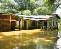 असम में बाढ़ का कहर जारी: मरने वालों की संख्या 61 पहुंची, 7 लाख से अधिक लोग प्रभावित