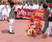 राम मंदिर चढ़ावे को लेकर विपक्ष का प्रदर्शन, पप्पू यादव पुजारी बनकर बैठे