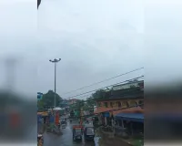 पश्चिम बंगाल में मानसून का जोर, कई जिलों में भारी बारिश का अलर्ट; जनजीवन प्रभावित