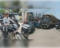 उतरौला की सड़कों पर रेंग रही रफ्तार, जाम से बेहाल आमजन, वाहनों की लगी लंबी कतार