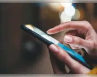 नोएडा में मोबाइल लूटकर खाते से उड़ाए ₹1.56 लाख, समलैंगिक गैंग के एंगल पर पुलिस की जांच