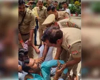बलिया पहुंचे योगी सरकार के मंत्री का कांग्रेस ने किया विरोध, लगाए 'गो बैक' के नारे