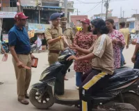 अंबेडकरनगर पुलिस का सड़क सुरक्षा अभियान, हेलमेट-सीट बेल्ट को लेकर वाहन चालकों को किया जागरूक
