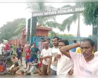धनबाद नवोदय विद्यालय में छात्र से मारपीट पर बवाल, अभिभावकों ने किया धरना-प्रदर्शन