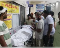धारदार हथियार से युवक की हत्या कर सड़क किनारे फेंका शव, जांच में जुटी पुलिस 